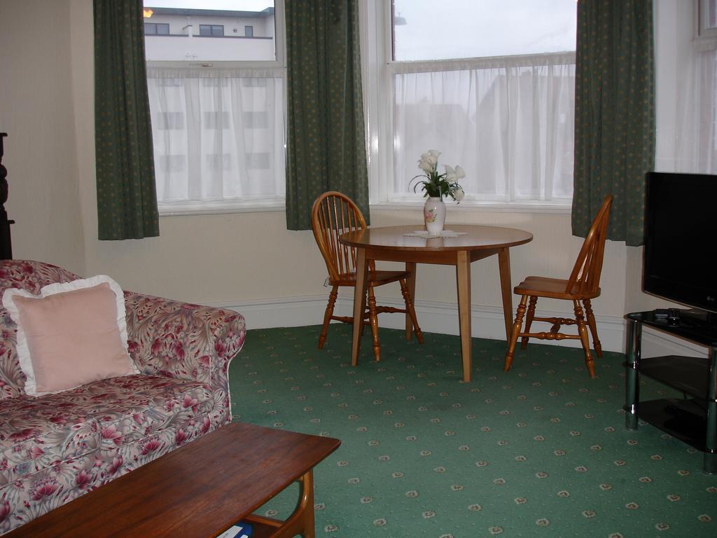 Beachmount Holiday Apartments Rhos-on-Sea Exterior photo